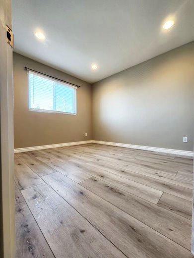 948 Bingham Drive Corona, CA 92882 - Photo 12 of 14 an empty room with wooden floor and windows