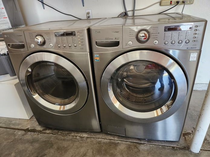 948 Bingham Drive Corona, CA 92882 - Photo 14 of 14 a utility room with dryer and washer