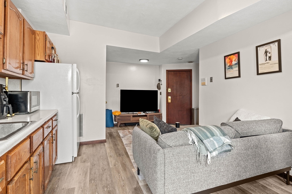 141 Emerson Street, Unit 4 Boston, MA 02127 - Photo 5 of 12