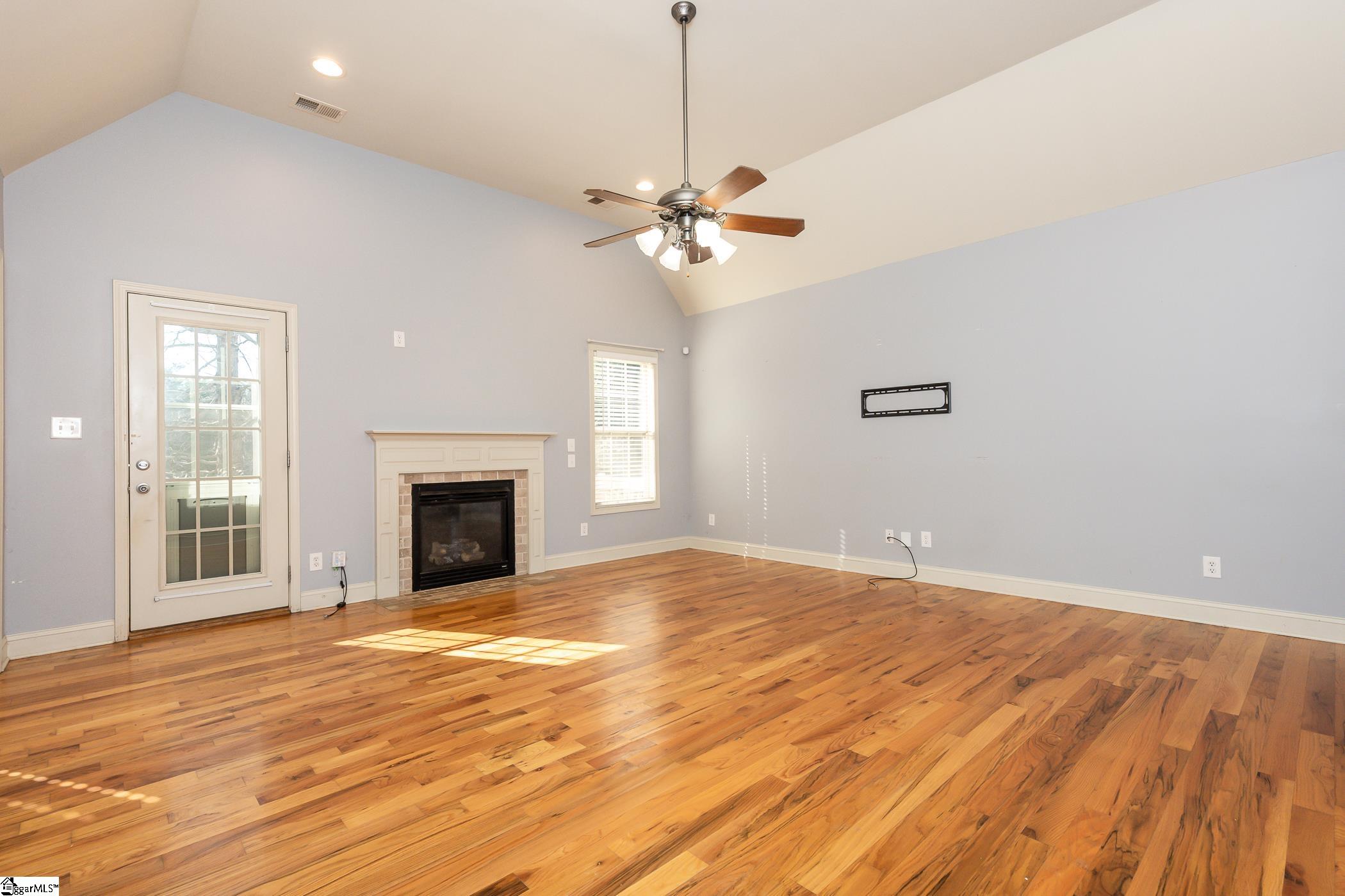 707 Secretariat Drive Boiling Springs, SC 29316 - Photo 3 of 34
