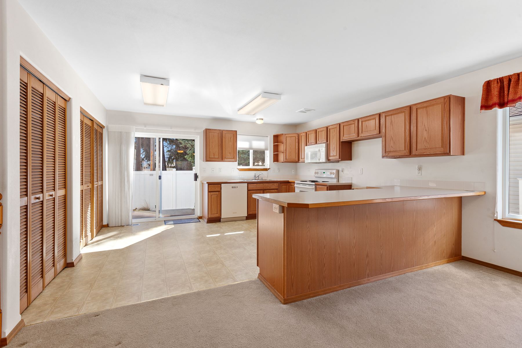1417 South Davis Road Spokane Valley, WA 99216 - Photo 6 of 17 Gallery Image 6