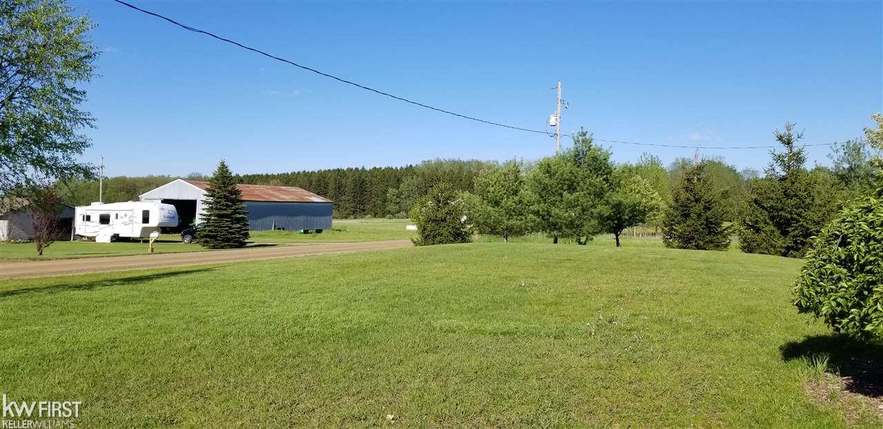 2807 West Winegar Road Perry, MI 48872 - Photo 7 of 67 31382032-8.JPG
