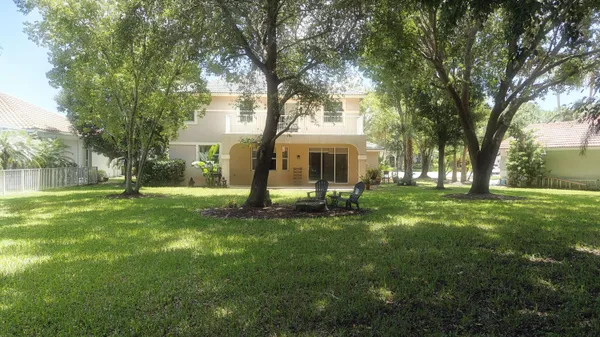 a view of a house with a backyard