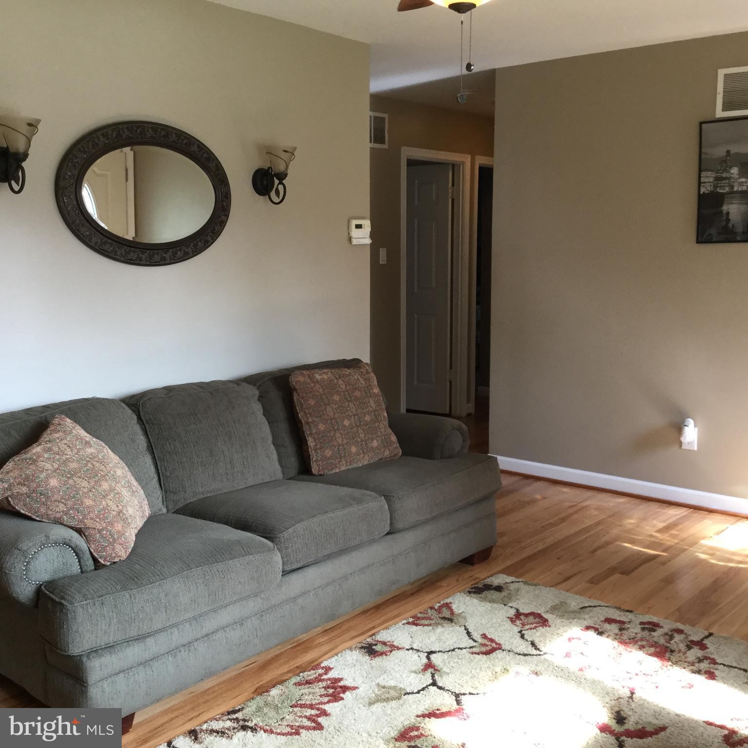 7946 East Shore Road Pasadena, MD 21122 - Photo 13 of 26 Living Room
