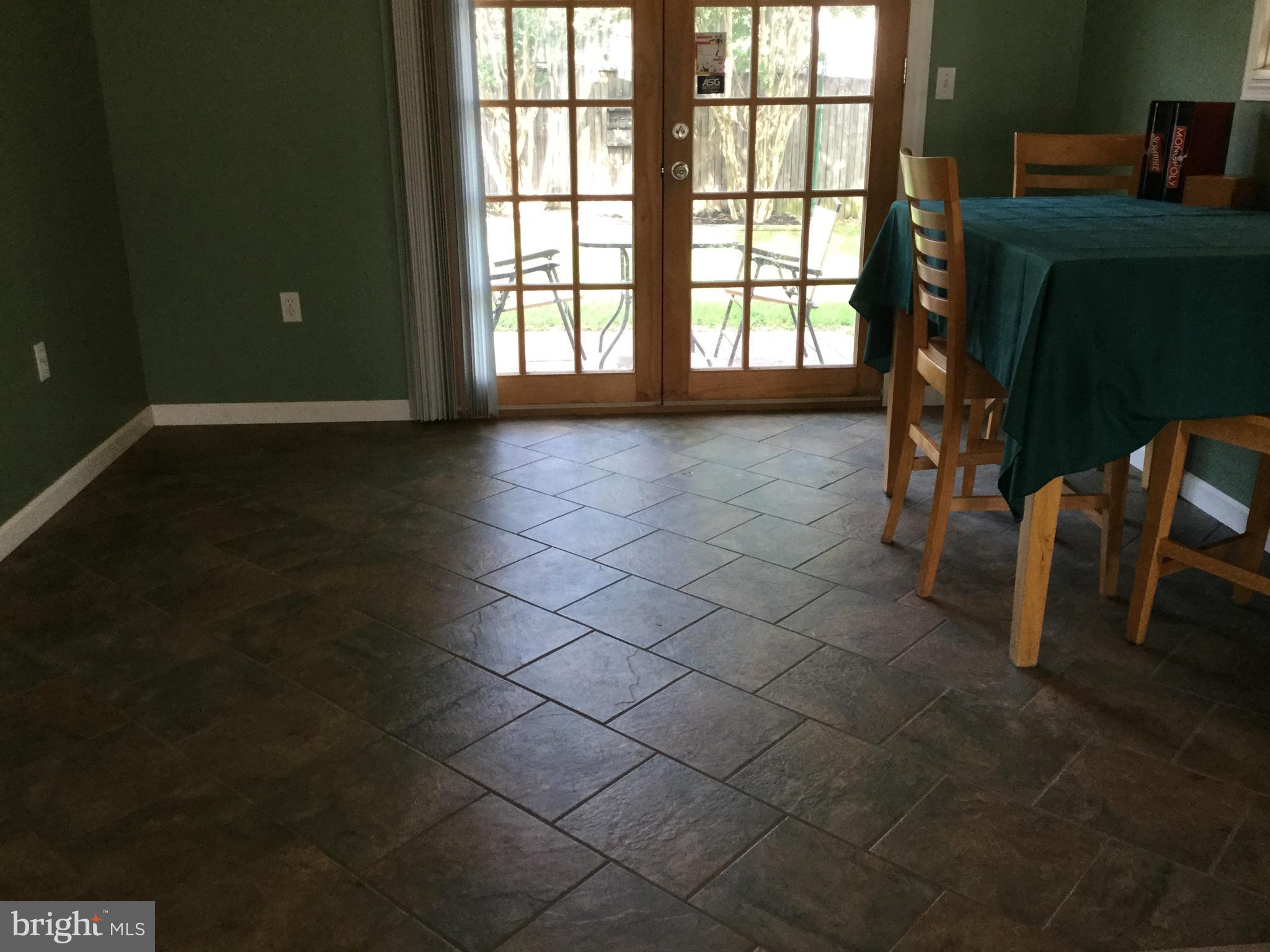 7946 East Shore Road Pasadena, MD 21122 - Photo 20 of 26 Family Room