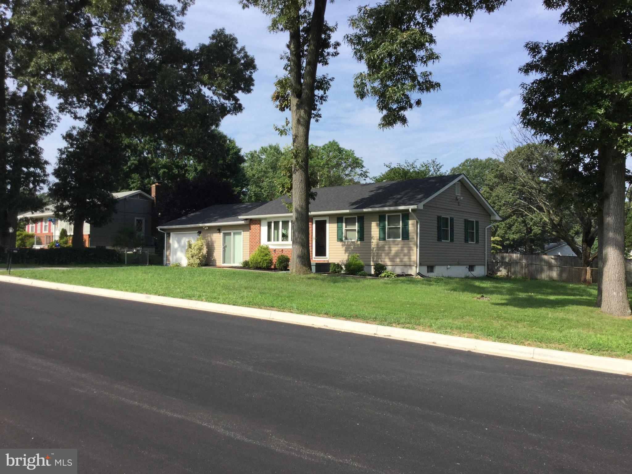 7946 East Shore Road Pasadena, MD 21122 - Photo 3 of 26 Exterior (Front)