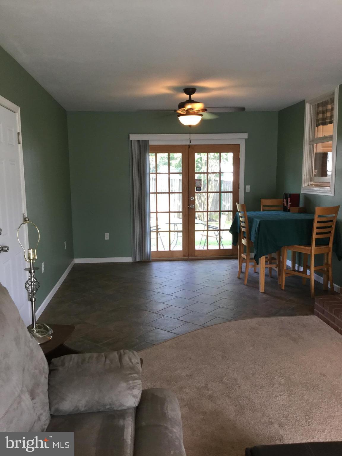 7946 East Shore Road Pasadena, MD 21122 - Photo 22 of 26 Family Room