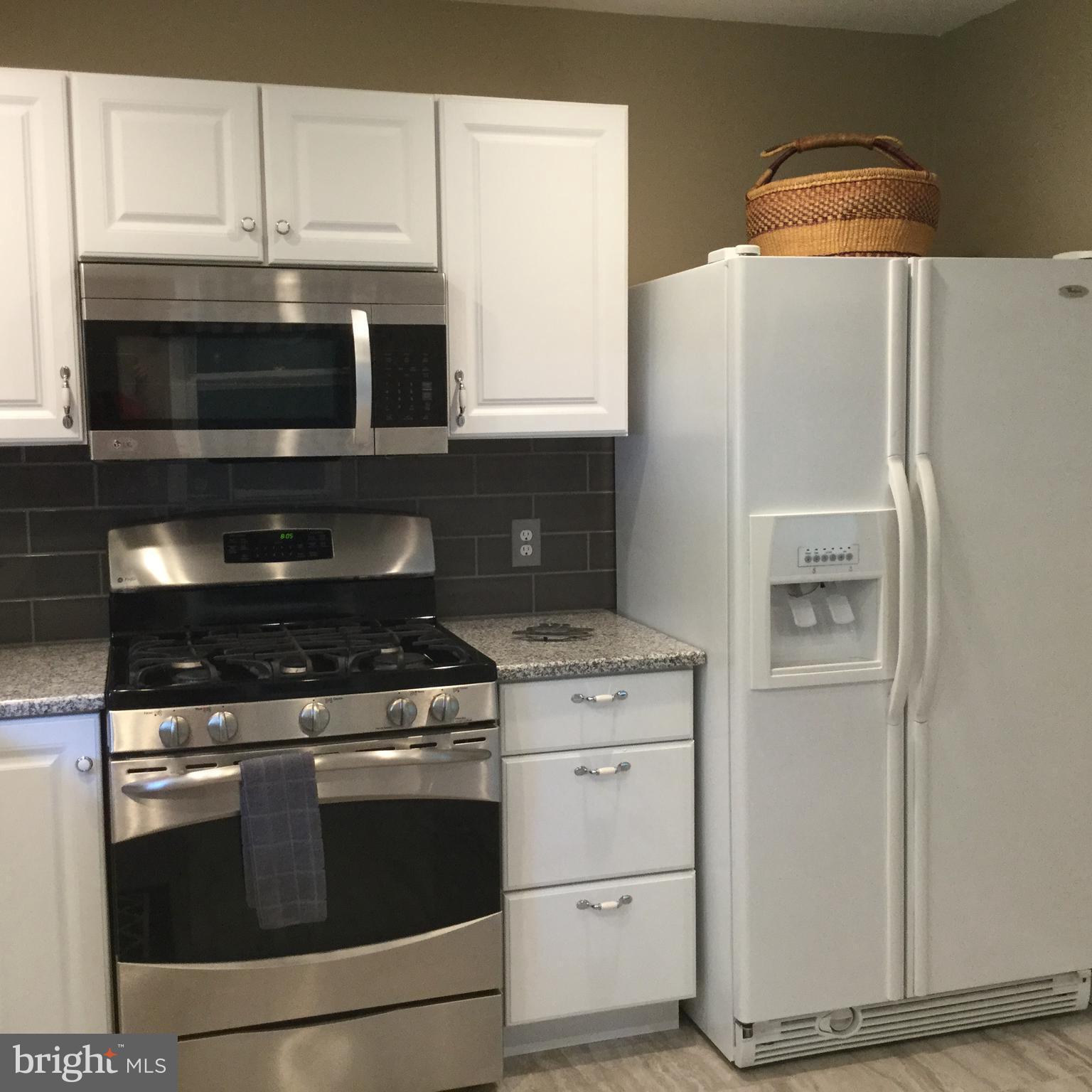 7946 East Shore Road Pasadena, MD 21122 - Photo 8 of 26 Kitchen