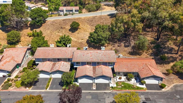 $798,888 | 34 Chimney Rock, Oakland, CA 94605