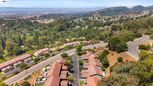 $798,888 | 34 Chimney Rock, Oakland, CA 94605