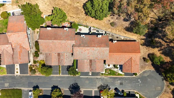 $798,888 | 34 Chimney Rock, Oakland, CA 94605