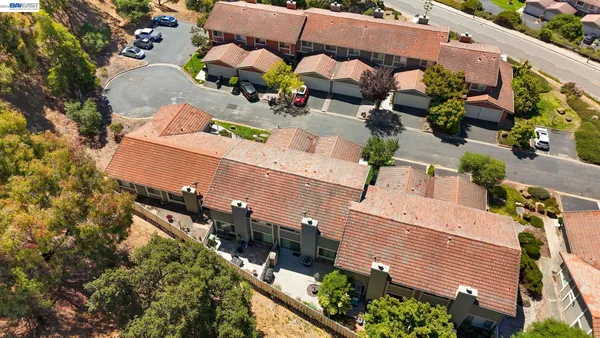 $798,888 | 34 Chimney Rock, Oakland, CA 94605