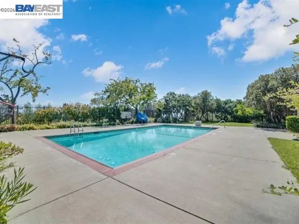 $798,888 | 34 Chimney Rock, Oakland, CA 94605