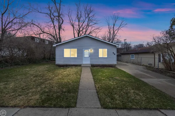 $1,400 | 946 Fairview Avenue, Pontiac, MI 48340