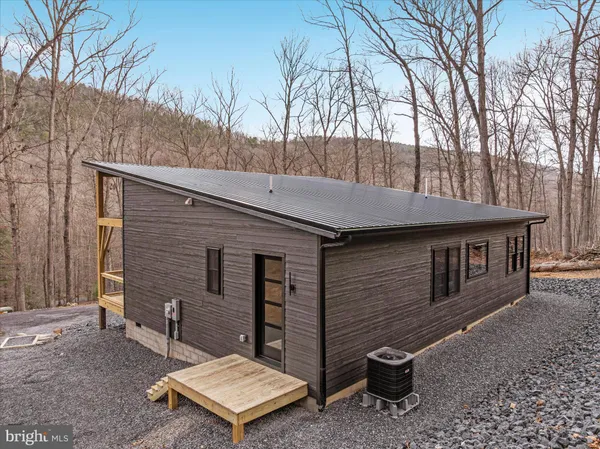 $550,000 | 6292 Thorn Btm Road, Lost City, WV 26810