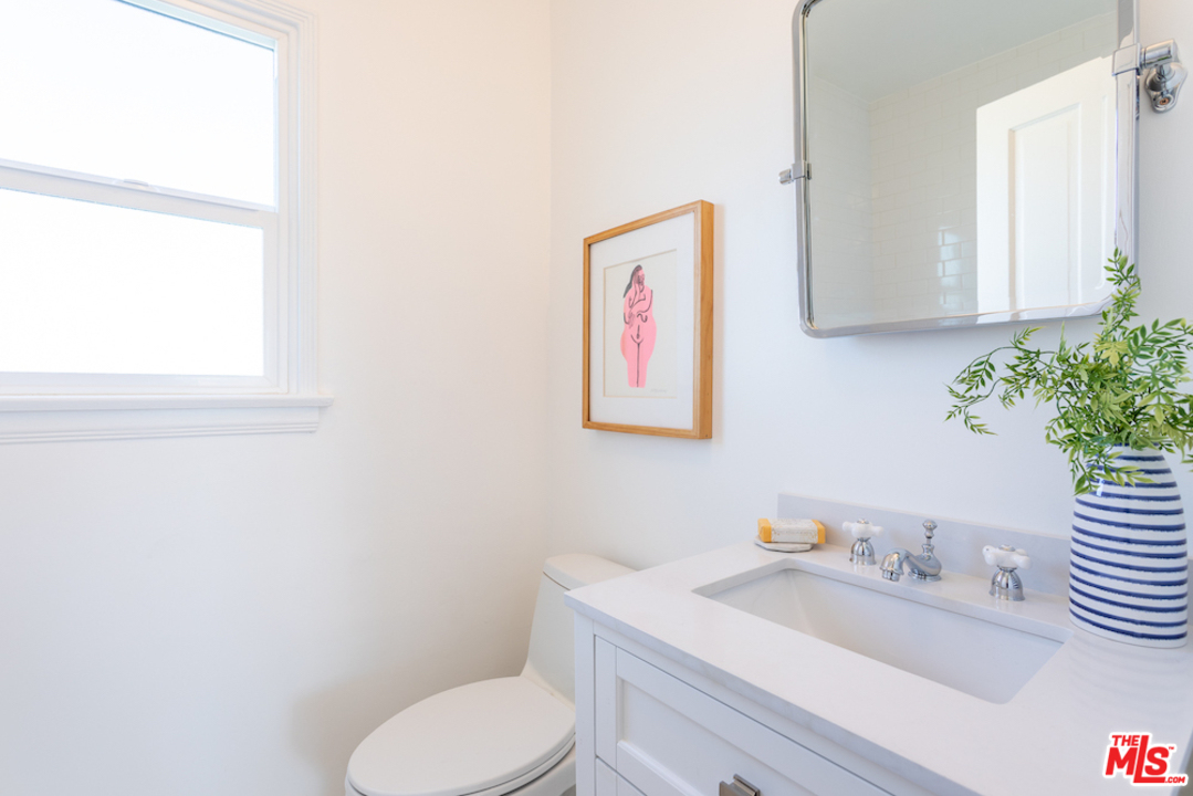 3036 Virginia Road, Unit 3 Los Angeles, CA 90016 - Photo 11 of 18 Gallery Image 11
