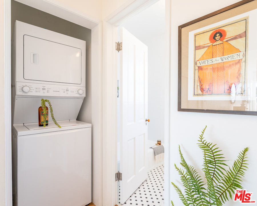 3036 Virginia Road, Unit 3 Los Angeles, CA 90016 - Photo 14 of 18 Gallery Image 14