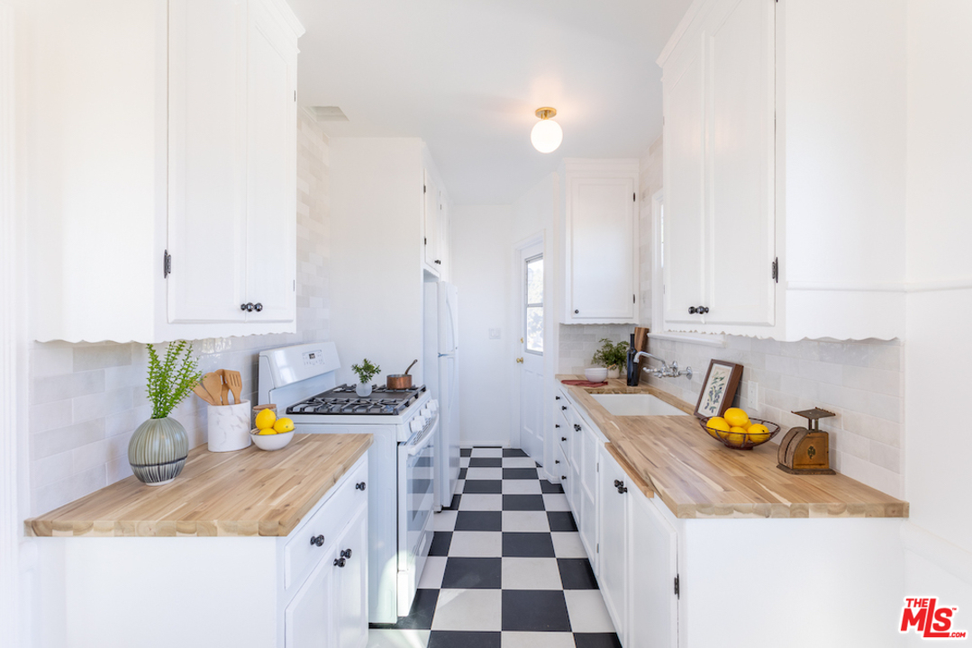 3036 Virginia Road, Unit 3 Los Angeles, CA 90016 - Photo 5 of 18 Gallery Image 5
