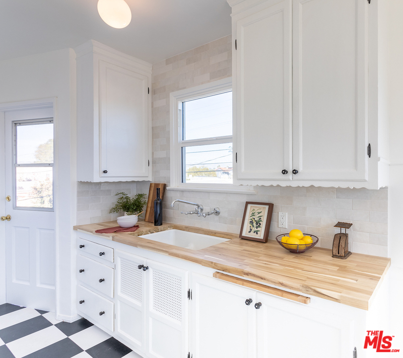 3036 Virginia Road, Unit 3 Los Angeles, CA 90016 - Photo 7 of 18 Gallery Image 7