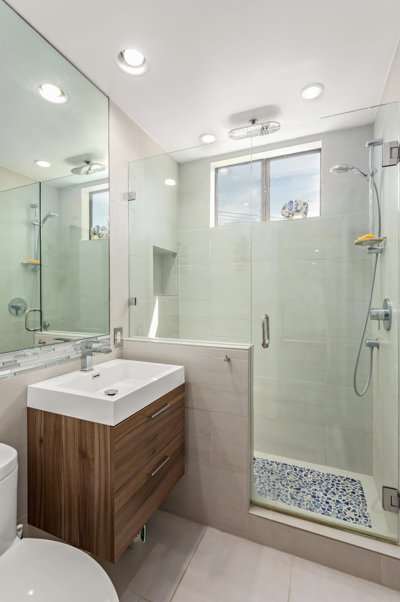 5211 Keo Drive Santa Barbara, CA 93111 - Photo 17 of 39 Remodeled Hall Bath