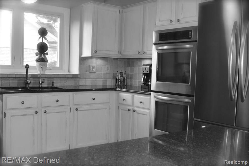 1216 Bembridge Drive Rochester Hills, MI 48307 - Photo 9 of 46
