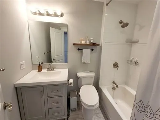 $4,000 | 16 Common Street, Unit 5, Waltham, MA 02451