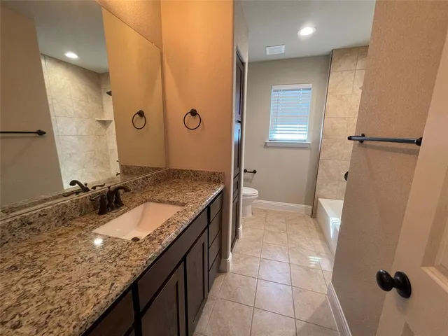 a view of an empty room with a ceiling fan