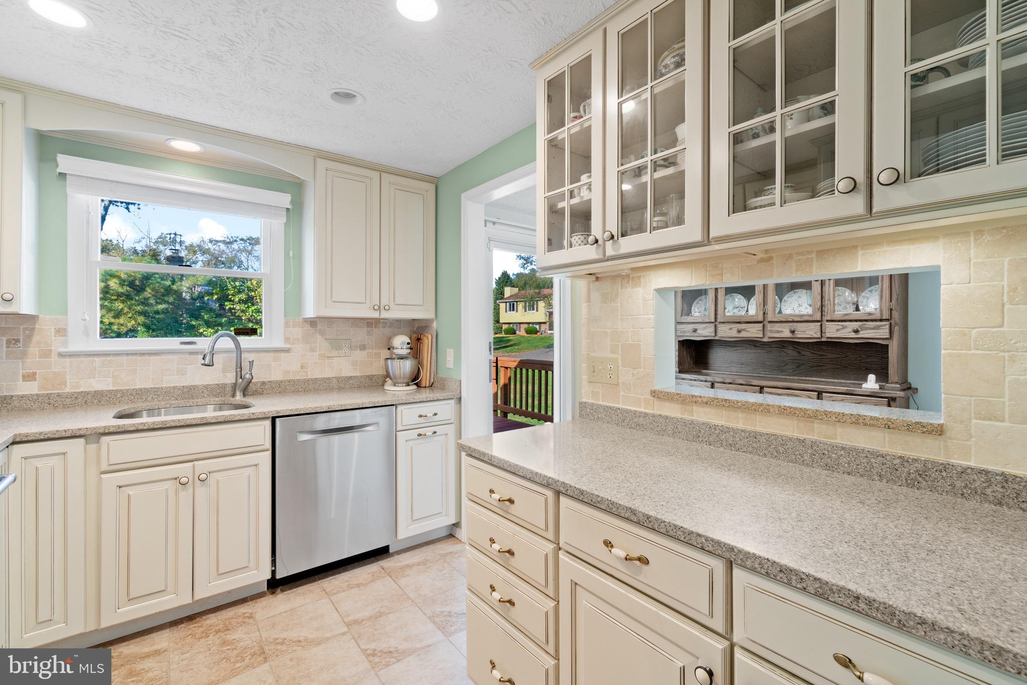 12762 Bradwell Road Herndon, VA 20171 - Photo 11 of 35 Plenty of counter space and cupboards.