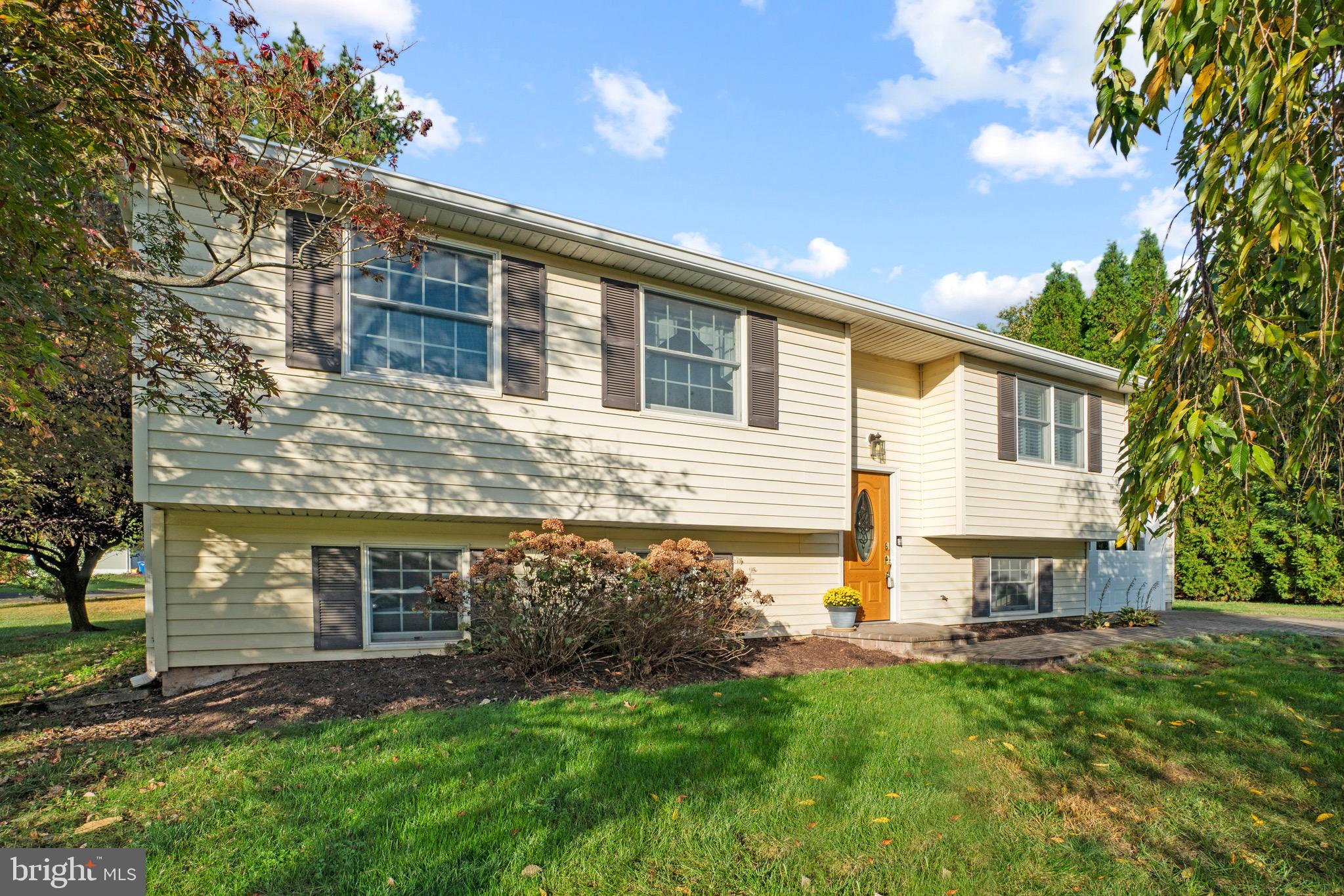 12762 Bradwell Road Herndon, VA 20171 - Photo 2 of 35 Lovingly cared for by original owner.