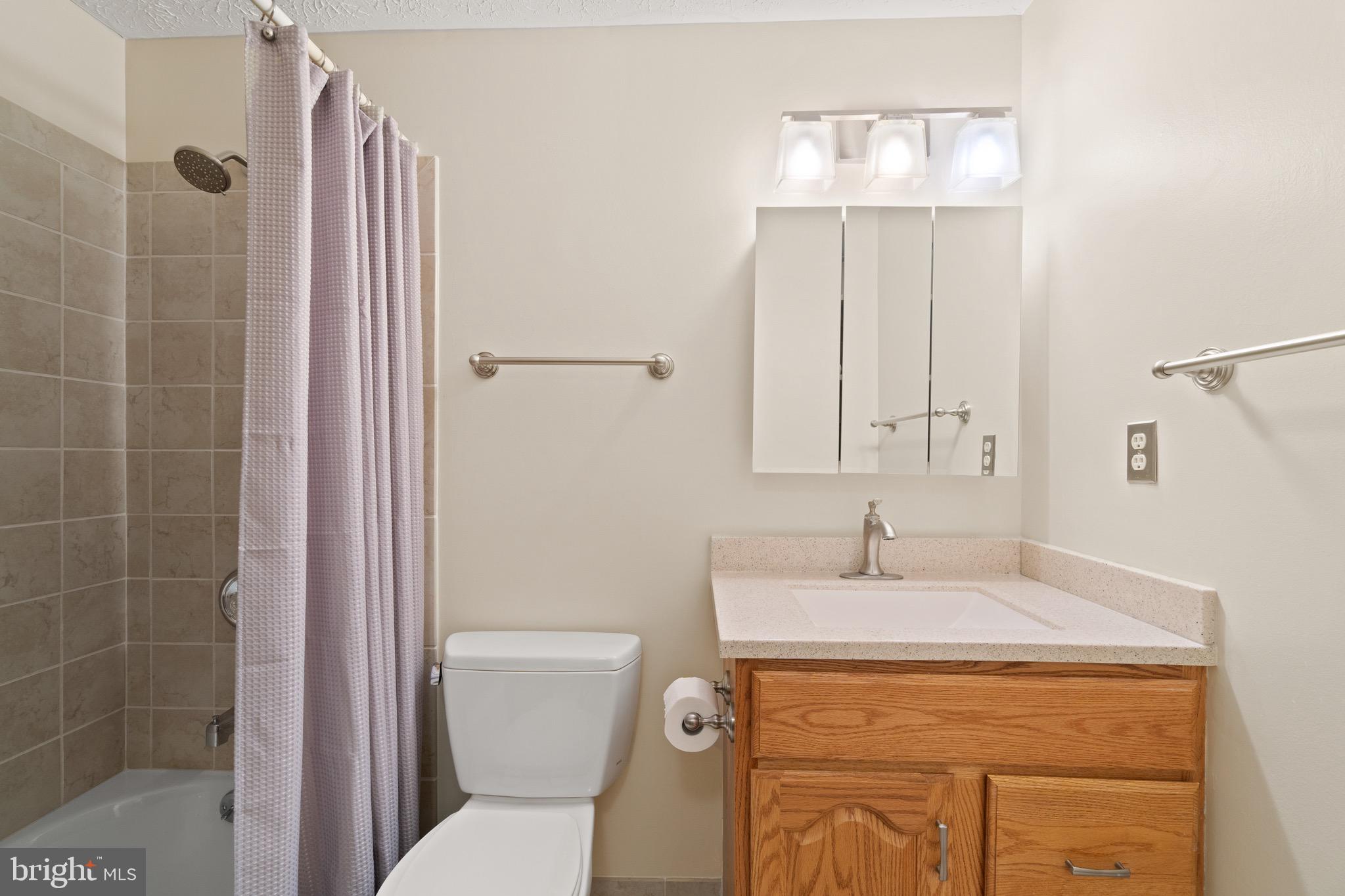 12762 Bradwell Road Herndon, VA 20171 - Photo 21 of 35 Main level hall bath.