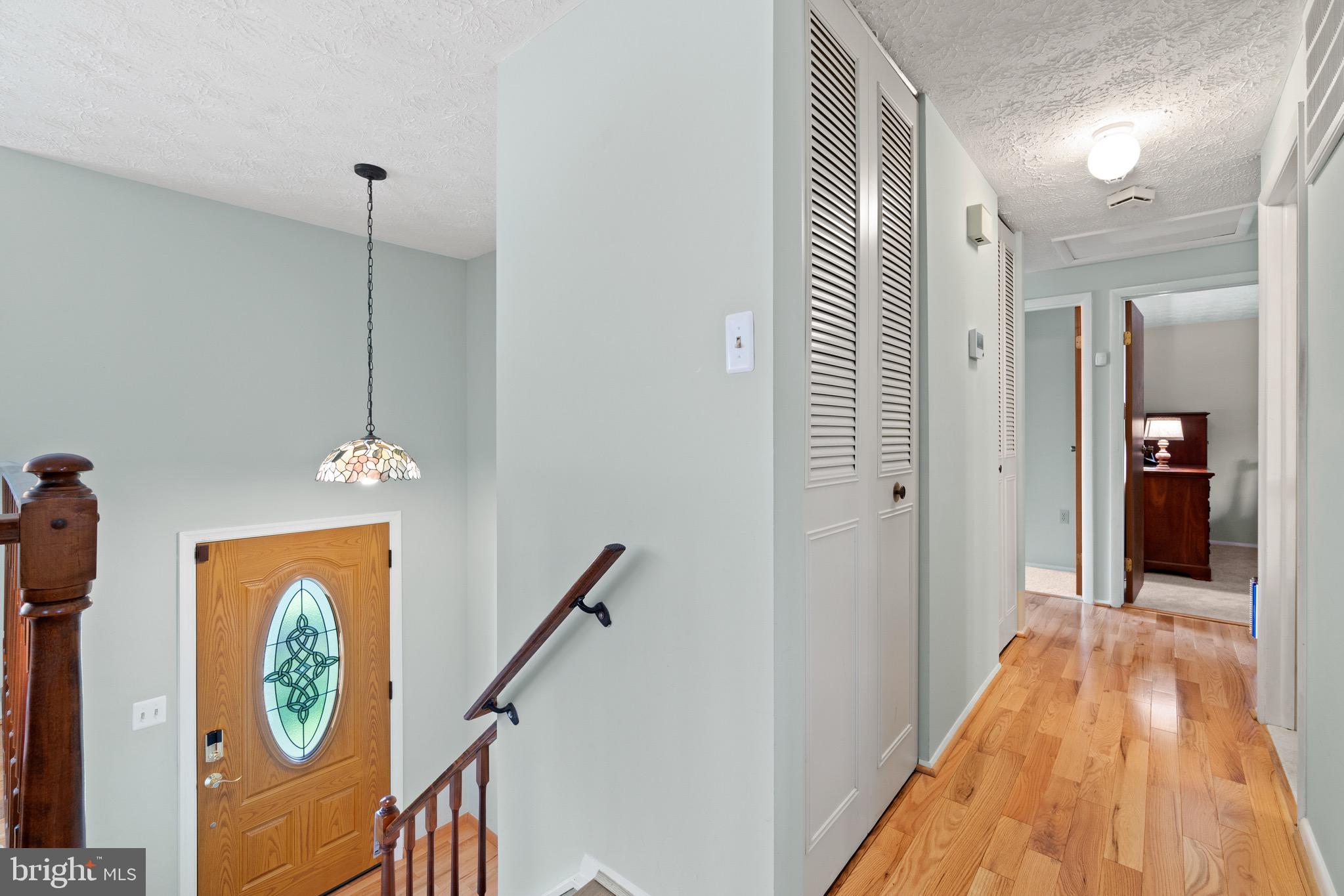 12762 Bradwell Road Herndon, VA 20171 - Photo 3 of 35 Welcoming split-foyer entryway.