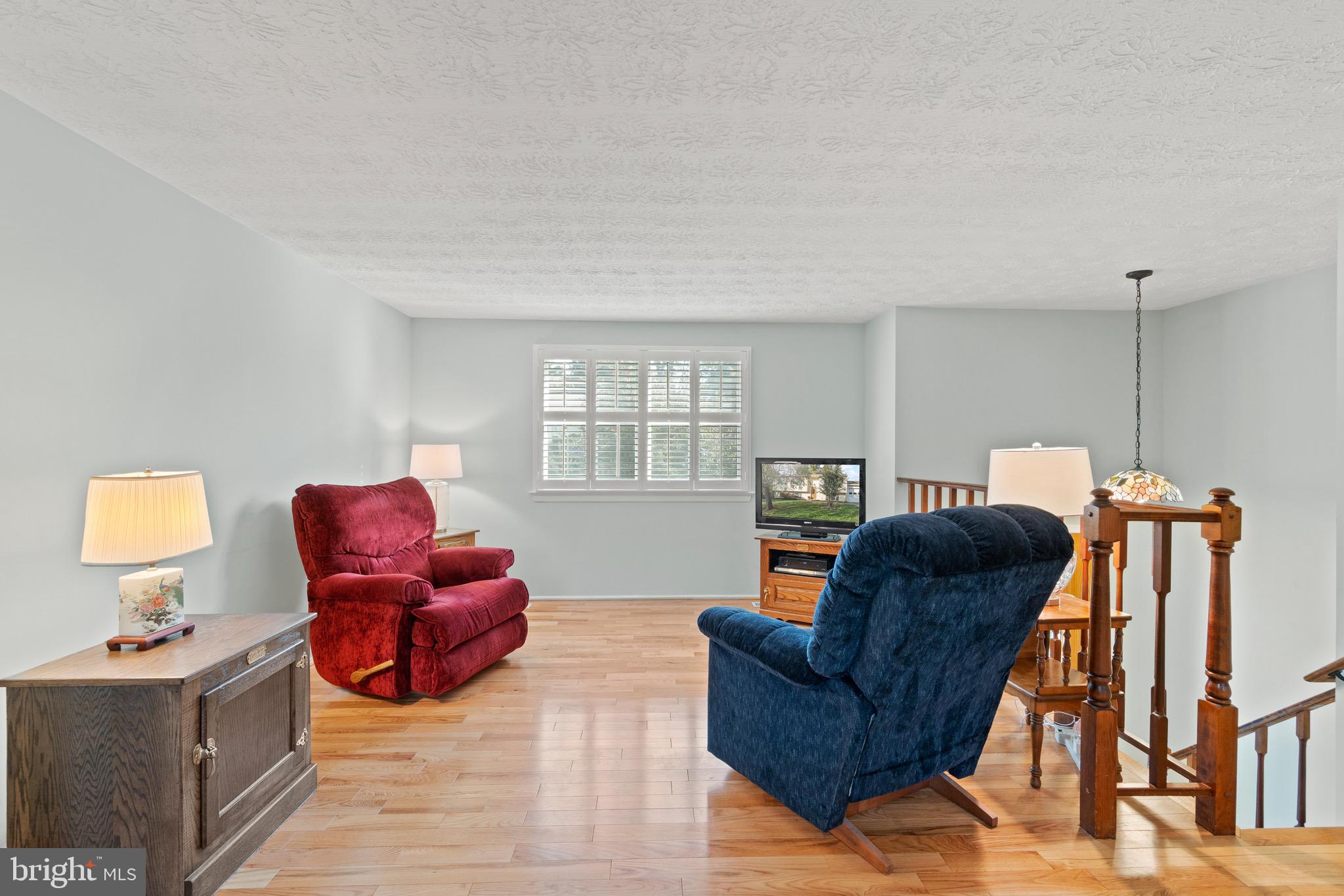 12762 Bradwell Road Herndon, VA 20171 - Photo 5 of 35 Light and bright with pretty neutral paint.