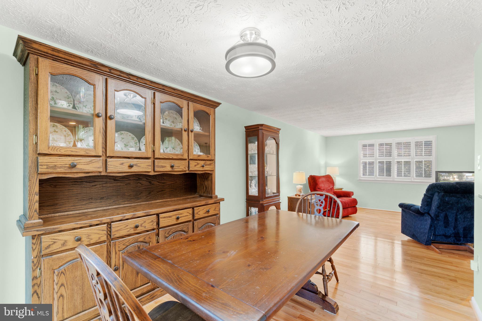 12762 Bradwell Road Herndon, VA 20171 - Photo 7 of 35 A cheery place to gather for a meal!