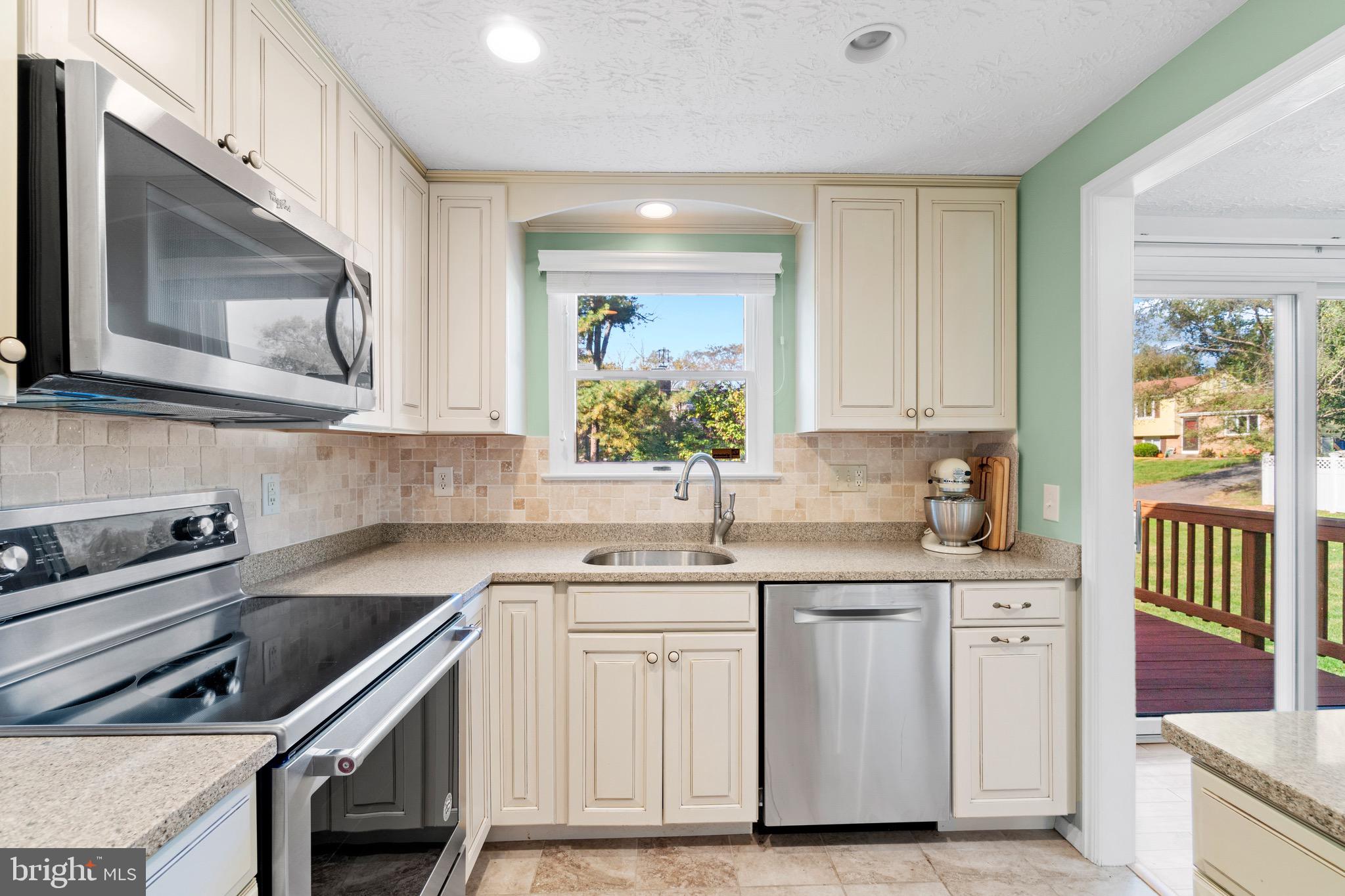 12762 Bradwell Road Herndon, VA 20171 - Photo 10 of 35 Cook for a crowd here!
