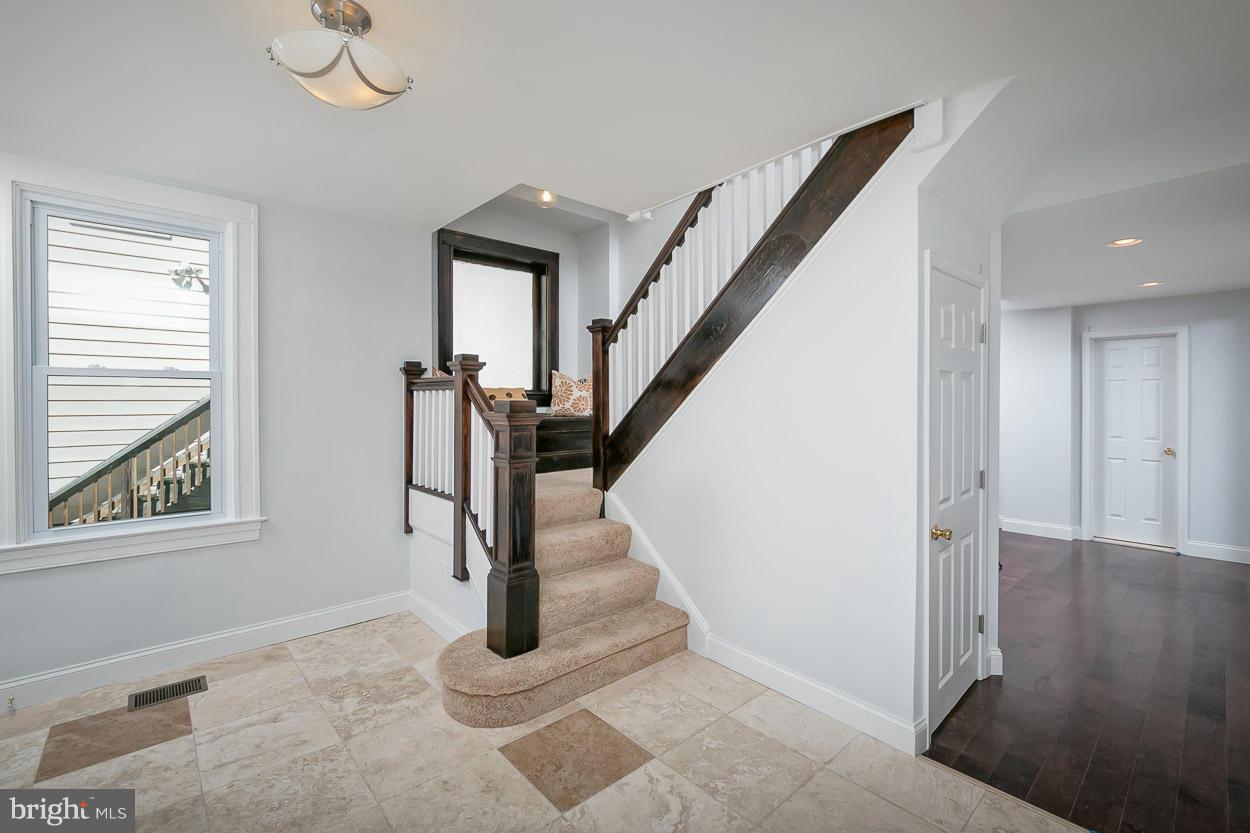 3800 Chatham Road Baltimore, MD 21215 - Photo 14 of 30 Living Room