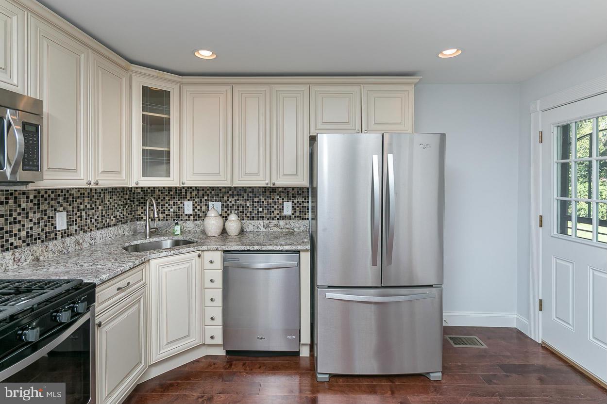 3800 Chatham Road Baltimore, MD 21215 - Photo 8 of 30 Kitchen