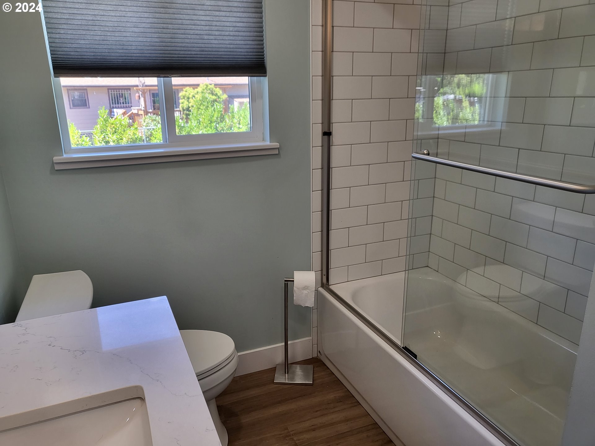 949 Southeast 221st Avenue Gresham, OR 97030 - Photo 14 of 19 a bathroom with a bathtub