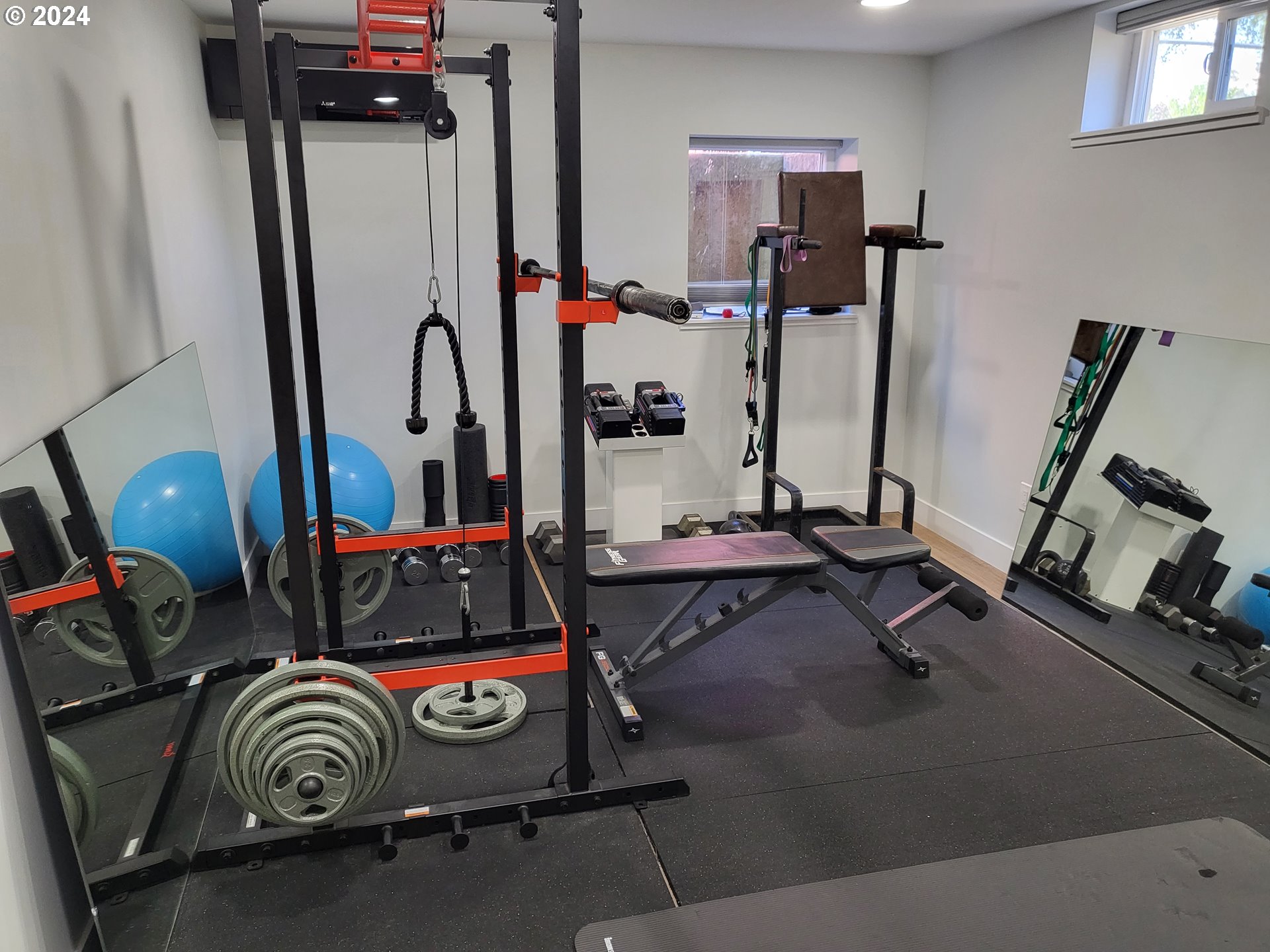 949 Southeast 221st Avenue Gresham, OR 97030 - Photo 17 of 19 a view of car garage