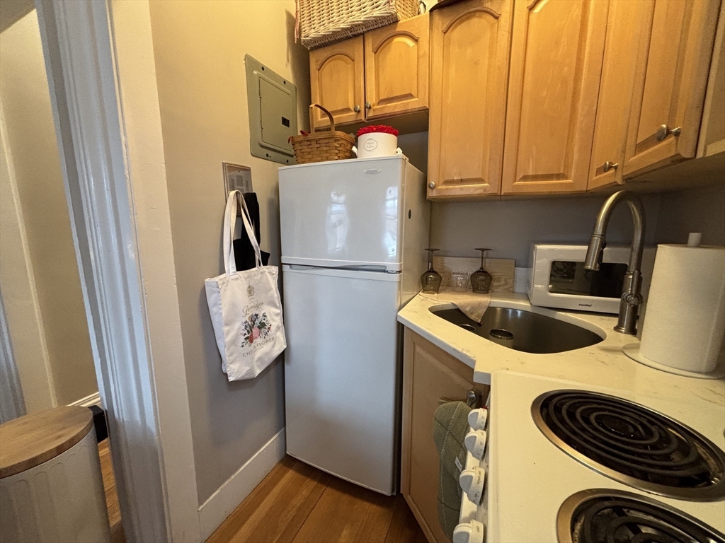 82 Charles Street, Unit 2R Boston, MA 02114 - Photo 6 of 8