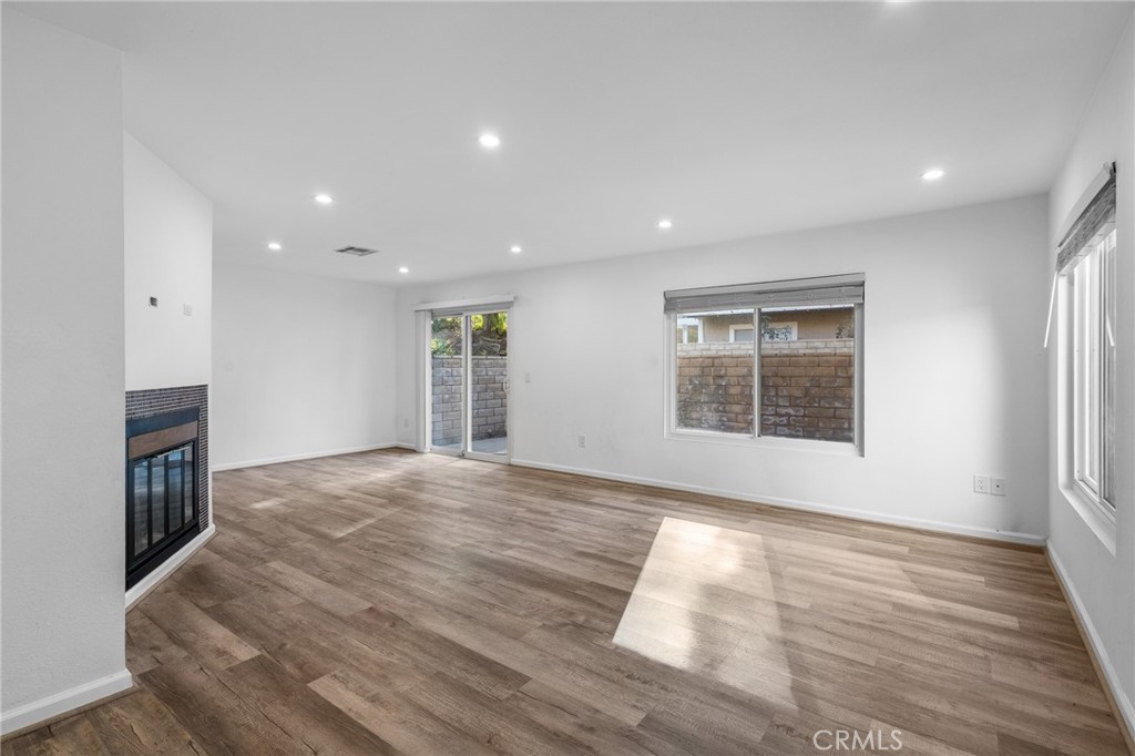 31315 The Old Road, Unit D Castaic, CA 91384 - Photo 2 of 33