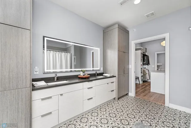 $629,000 | 200 4th Avenue North, Unit 201, Fargo, ND 58102