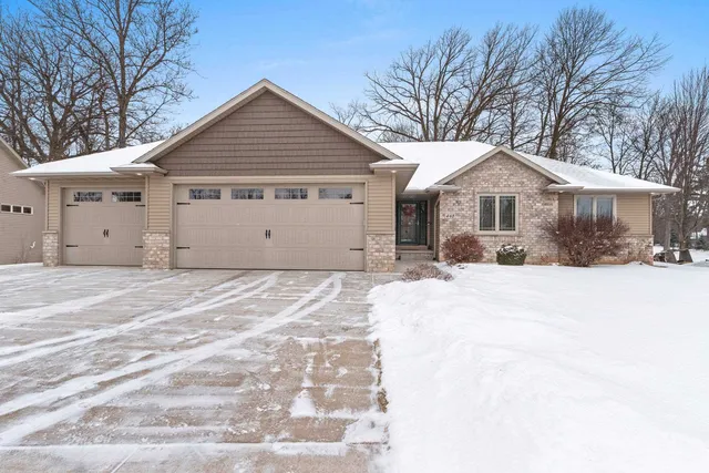 $529,900 | 448 Meadow Wind Drive, Green Bay, WI 54311