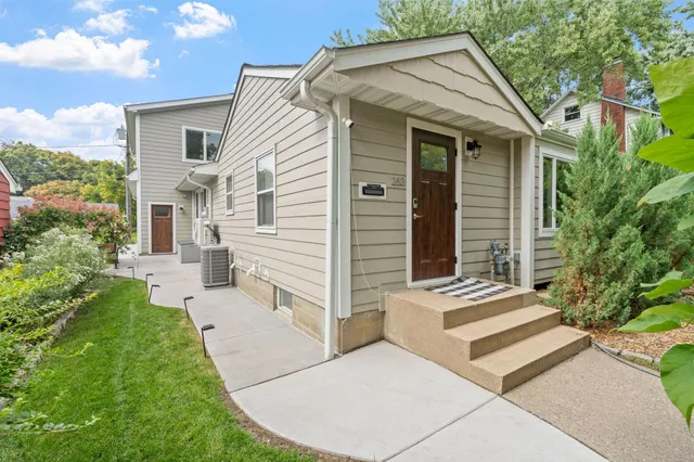 $3,995 | 263 Lexington Parkway South, St. Paul, MN 55105