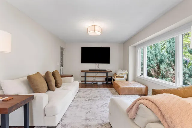 $3,995 | 263 Lexington Parkway South, St. Paul, MN 55105