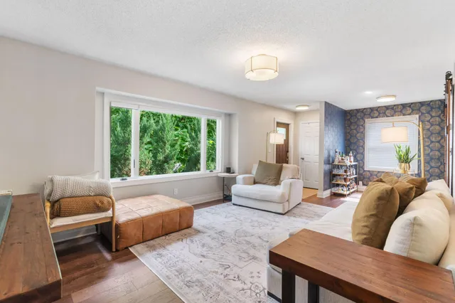 $3,995 | 263 Lexington Parkway South, St. Paul, MN 55105