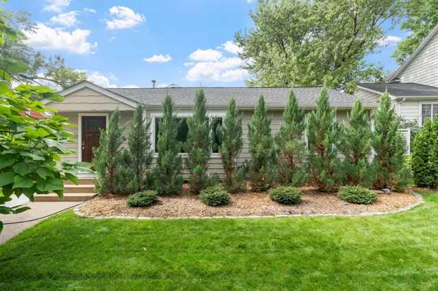 $3,995 | 263 Lexington Parkway South, St. Paul, MN 55105