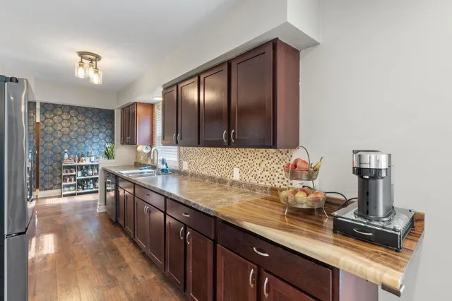 $3,995 | 263 Lexington Parkway South, St. Paul, MN 55105