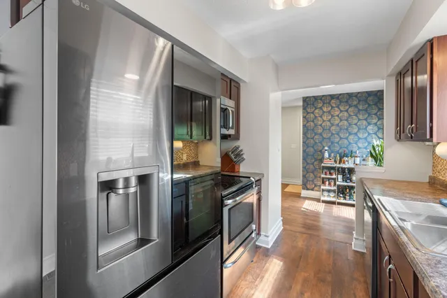 $3,995 | 263 Lexington Parkway South, St. Paul, MN 55105