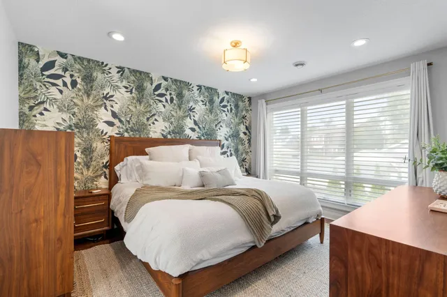 $3,995 | 263 Lexington Parkway South, St. Paul, MN 55105