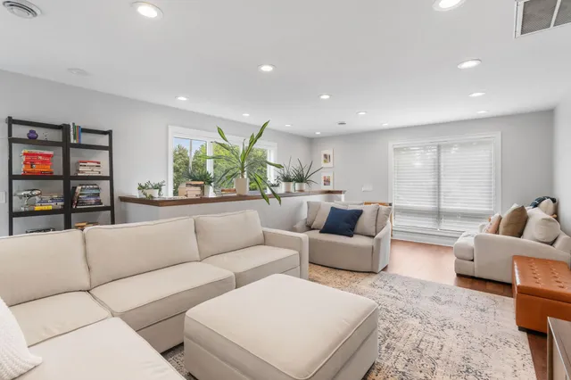 $3,995 | 263 Lexington Parkway South, St. Paul, MN 55105